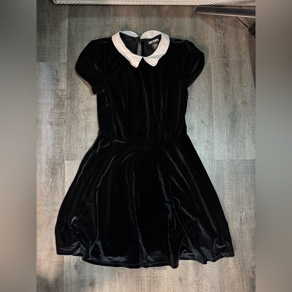 Hot Topic Wednesday Adams Black Velvet Dress with White Peter Pan Collar Costume